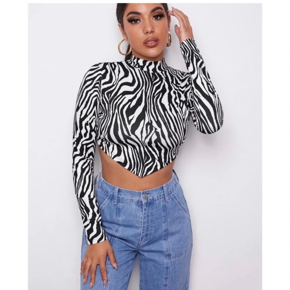 🔴 4/$12 NWOT Black & White Zebra Print Backless Crop Top Size Large - Picture 2 of 11